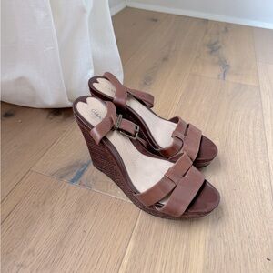 Gianni Bini brown tan wedges
